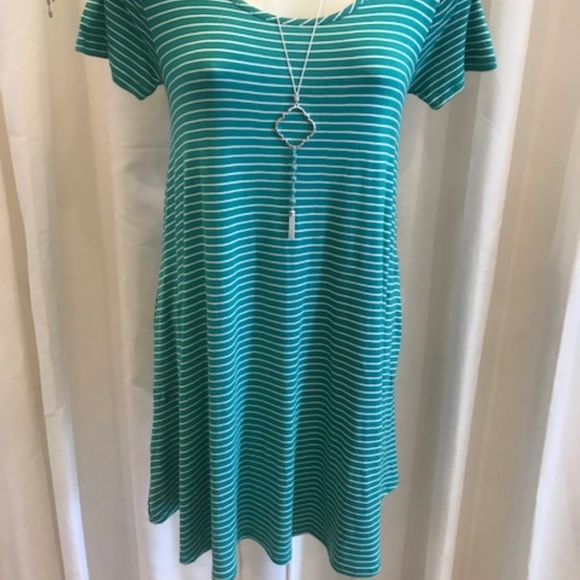 NWT! DRESS WITH POCKETS AND SLEEVE - Picture 2 of 4
